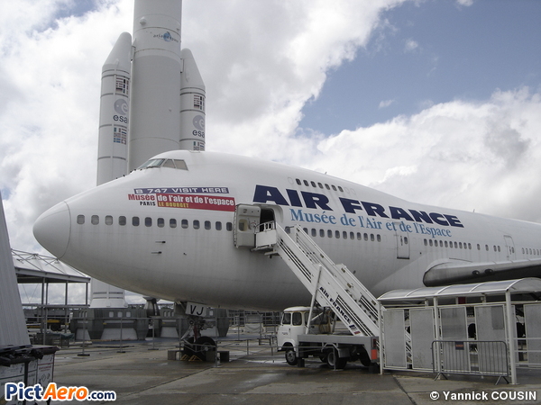 Boeing 747-128 (Air France)