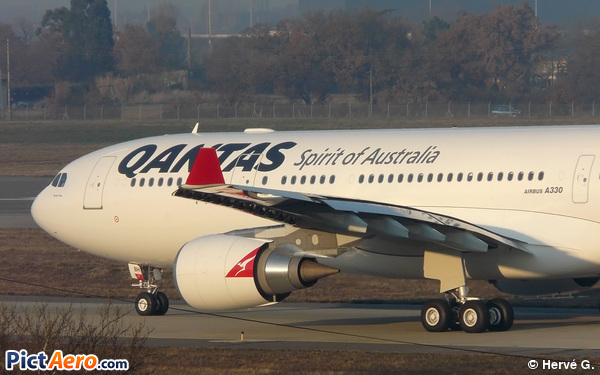 Airbus A330-203 (Qantas)