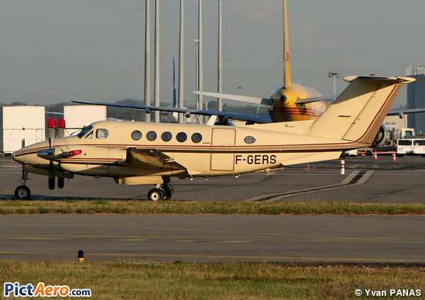 Beech Super King Air 200 (Air Taxi SAT)