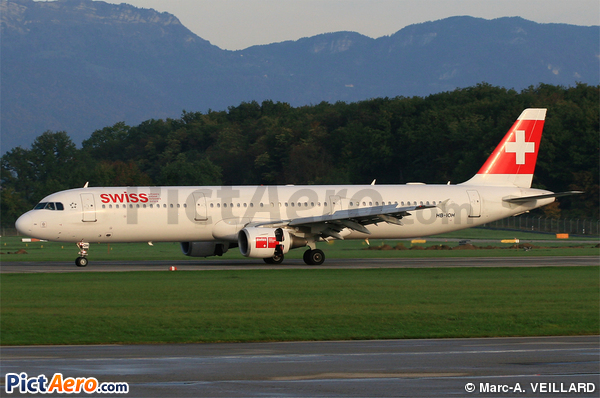 Airbus A321-111 (Swiss International Air Lines)