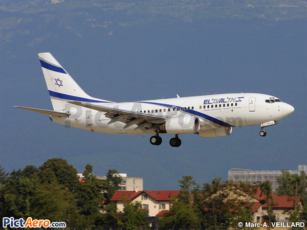 Boeing 737-758 (El Al Israel Airlines)