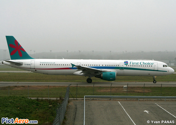 Airbus A321-211 (First Choice Airways)