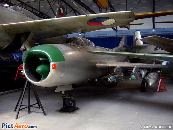 Mikoyan-Gurevich MiG-19 PM Farmer D (Czechoslovakia - Air Force)