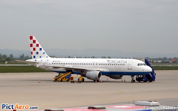 Airbus A320-214 (Croatia Airlines)