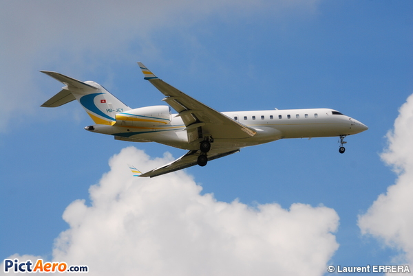 Bombardier BD-700-1A10 Global Express/Global 5000 XRS (Comlux Aviation)