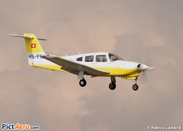 Piper PA-28 RT-201T Turbo Arrow IV (Flugschule Basel)