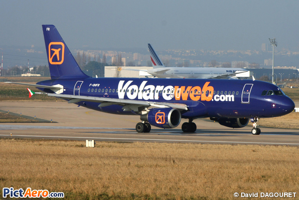 Airbus A320-212 (Volare Airlines)