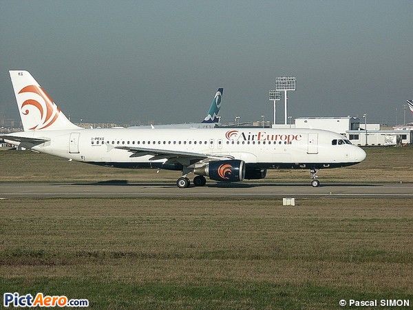 Airbus A320-214 (Air Europe)