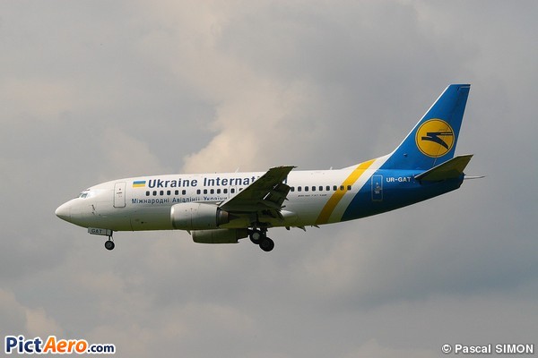 Boeing 737-528/WL (Ukraine International Airlines)