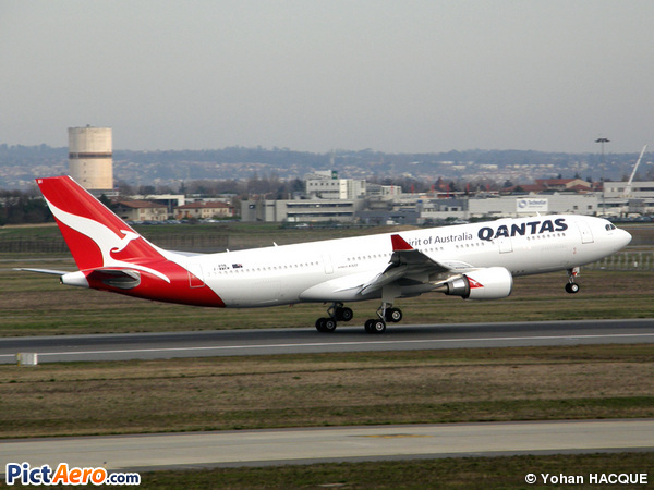Airbus A330-203 (Qantas)