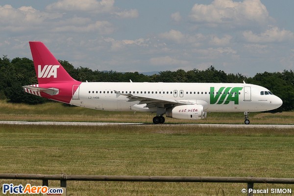 Airbus A320-232 (Air Via)