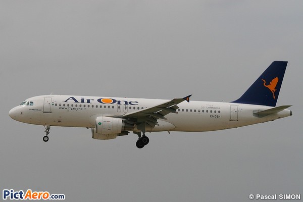 Airbus A320-216 (Air One)