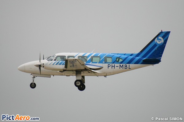 Piper PA-31-350 Navajo Chieftain (Target Flight Systems BV)