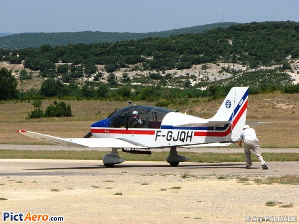 Robin DR 400-180 (Club de vol à voile de Montpellier - Pic Saint loup)