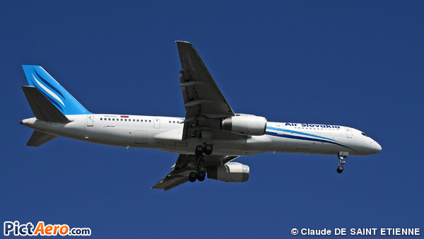 Boeing 757-236 (RAK Airways)