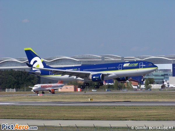 Airbus A330-223X (Air Comet)