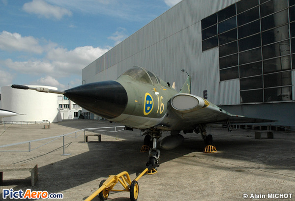 Saab J-35A Draken (Musée de l'Air et de l'Espace du Bourget)