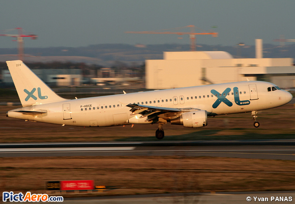 Airbus A320-211 (XL Airways France)