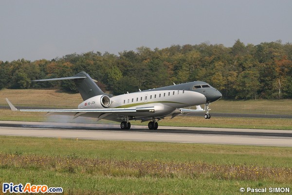 Bombardier BD-700-1A11 Global 5000 (Comlux Aviation)