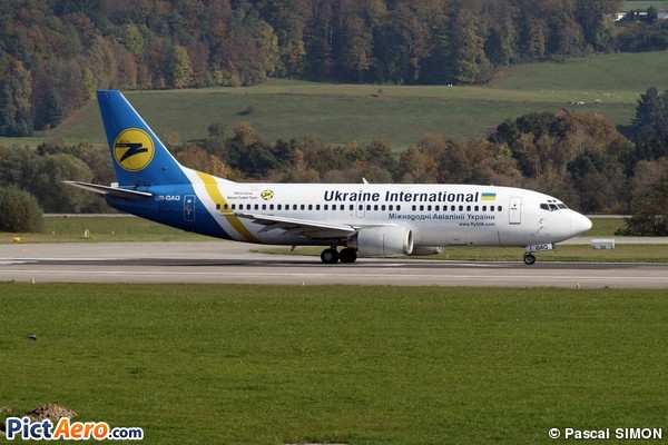 Boeing 737-33R (Ukraine International Airlines)