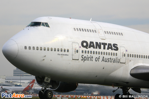 Boeing 747-338 (Qantas)