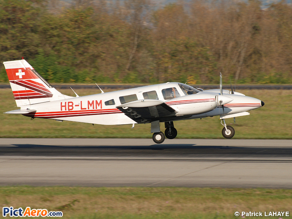 Piper PA-34-200T Seneca II (BS Business Aviation AG)