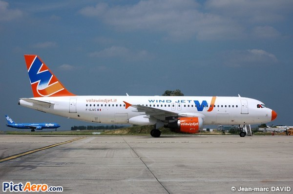 Airbus A320-211 (Wind Jet)