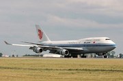 Boieng 747-4J6M (B-2470)