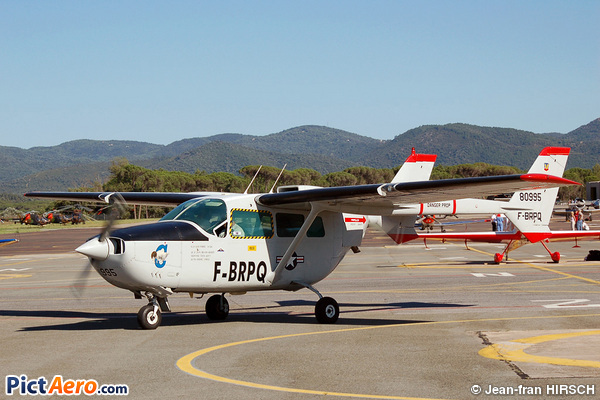 Cessna T337D Skymaster (Private / Privé)