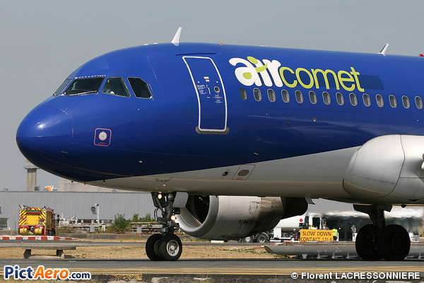 Airbus A320-211 (Air Comet)