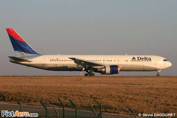 Boeing 767-332/ER (Delta Air Lines)