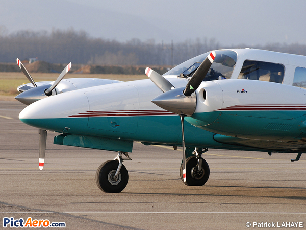 Piper PA-34-220T (Private / Privé)