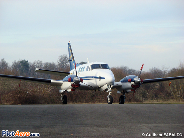 Beech B90 King Air (Air Châteaux)