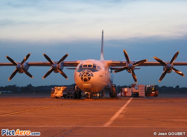 Antonov An-12BK (Volare Aircompany)