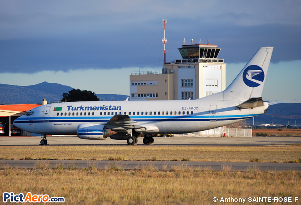 Boeing 737-332 (Turkmenistan Airlines)