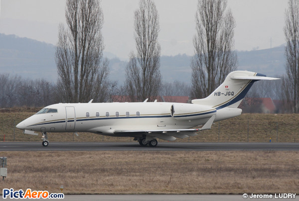Bombardier BD-100-1A10 Challenger 300 (Execujet Europe, Zuerich)
