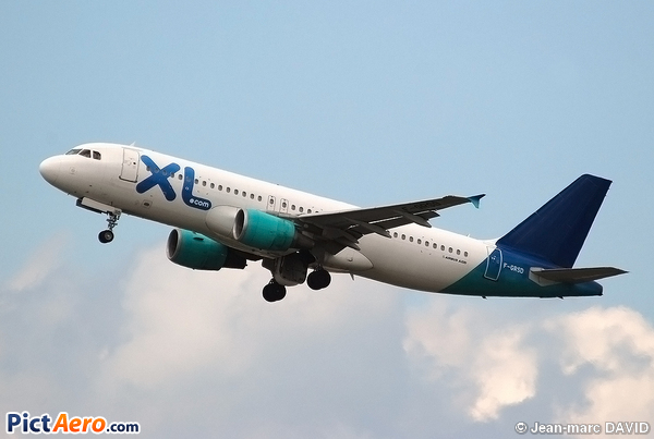 Airbus A320-214 (XL Airways)