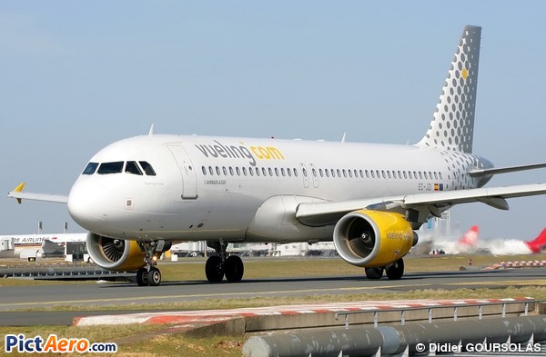 Airbus A320-214 (Vueling Airlines)