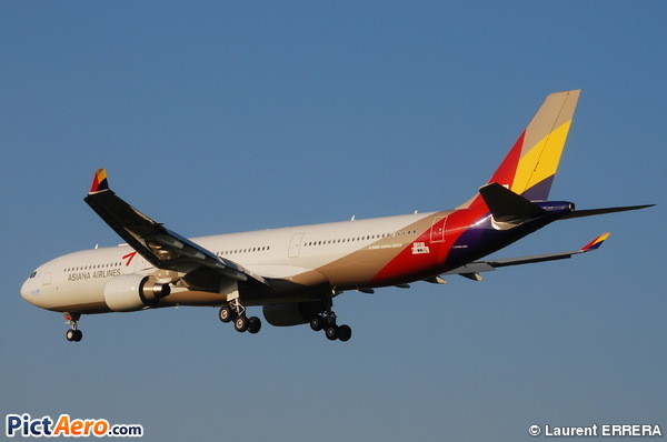 Airbus A330-223E (Asiana Airlines)