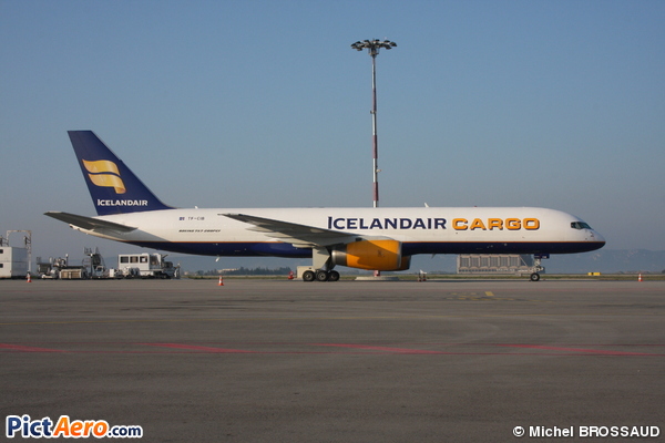 Boeing 757-204/PCF (Icelandair Cargo)