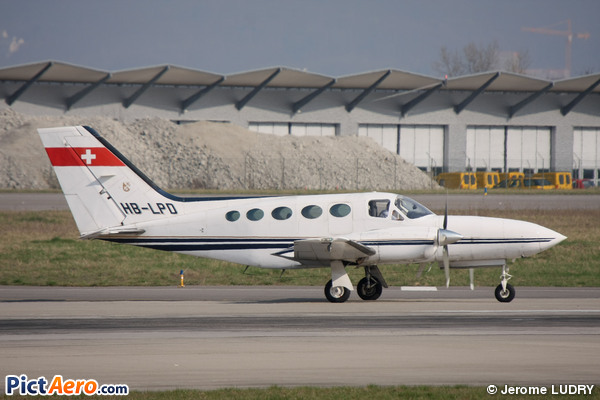 Cessna 421C Executive Commuter (Private / Privé)