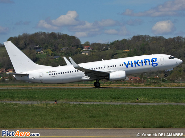 Boeing 737-86N (Viking Airlines)