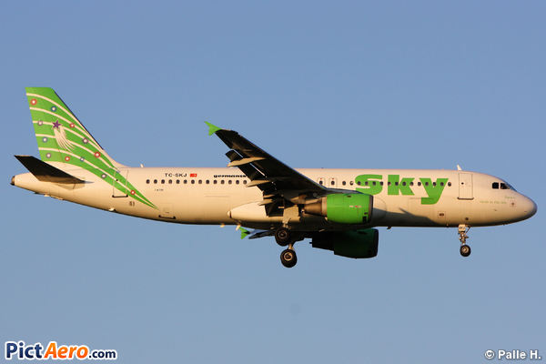 Airbus A320-211 (Sky Airlines)