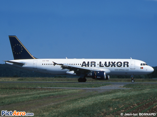 Airbus A320-212 (Air Luxor)