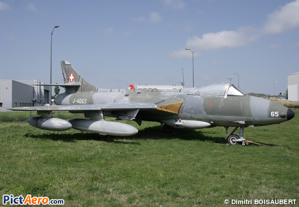 Hawker Hunter F58 (Ailes Anciennes Toulouse)