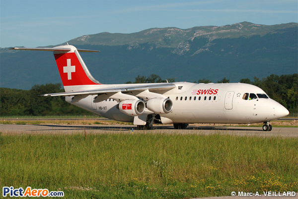 British Aerospace Avro RJ100 (Swiss International Air Lines)