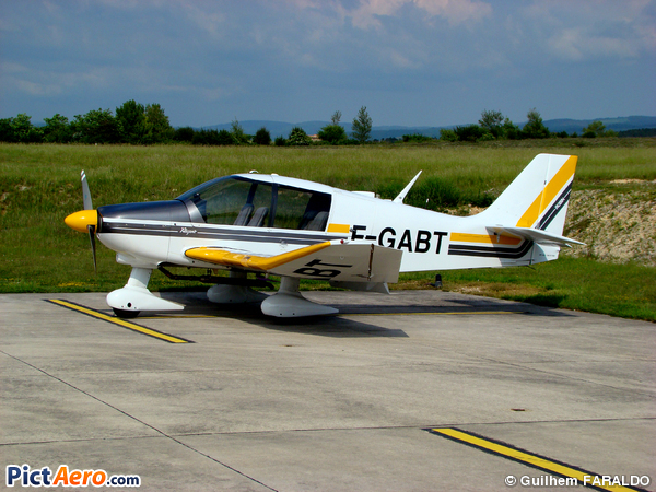 Robin DR 400-180 (Aéroclub de Bellegarde-Vouvray)