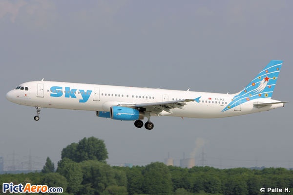 Airbus A321-231 (Sky Airlines)
