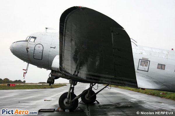 Douglas C-47A Skytrain (DC 3C-S1C3G) (Seine Aviation)