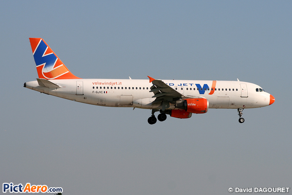 Airbus A320-211 (Wind Jet)